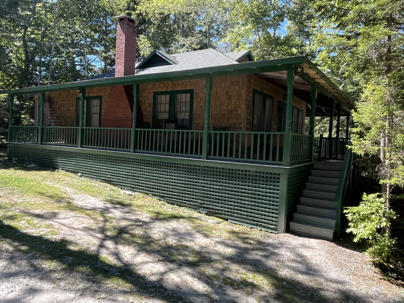 Clubhouse Cottage, a cottage with a wrap-around porch at Gray Homestead
