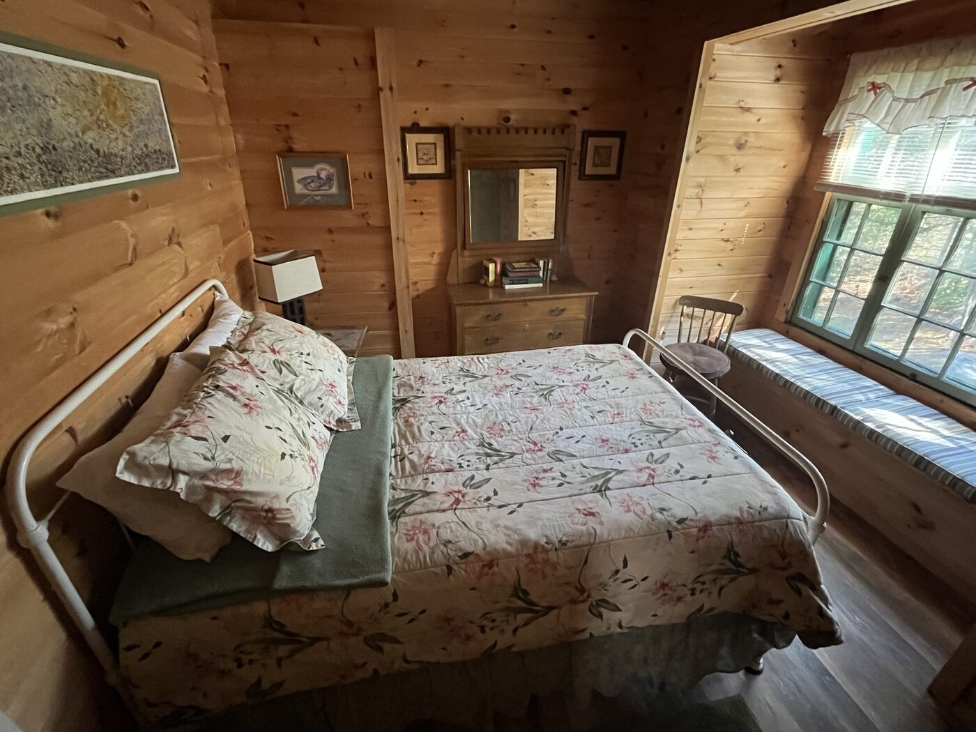 Second bedroom inside Hillside Cottage